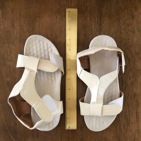 Women's Strap Sandals Velcro Attchments (new without tags) - Picture 8 of 8